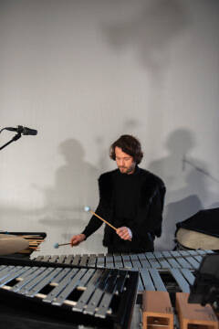 percussionist Tom De Cock in Wild © Lis Antognini